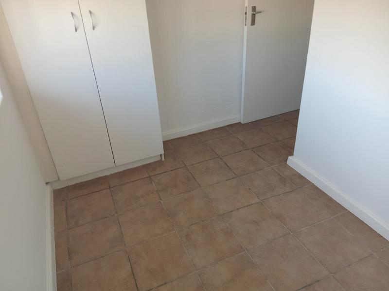 To Let 2 Bedroom Property for Rent in Uitzicht Western Cape